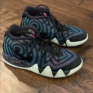 Boys Nike Kyrie 4 Hightops
